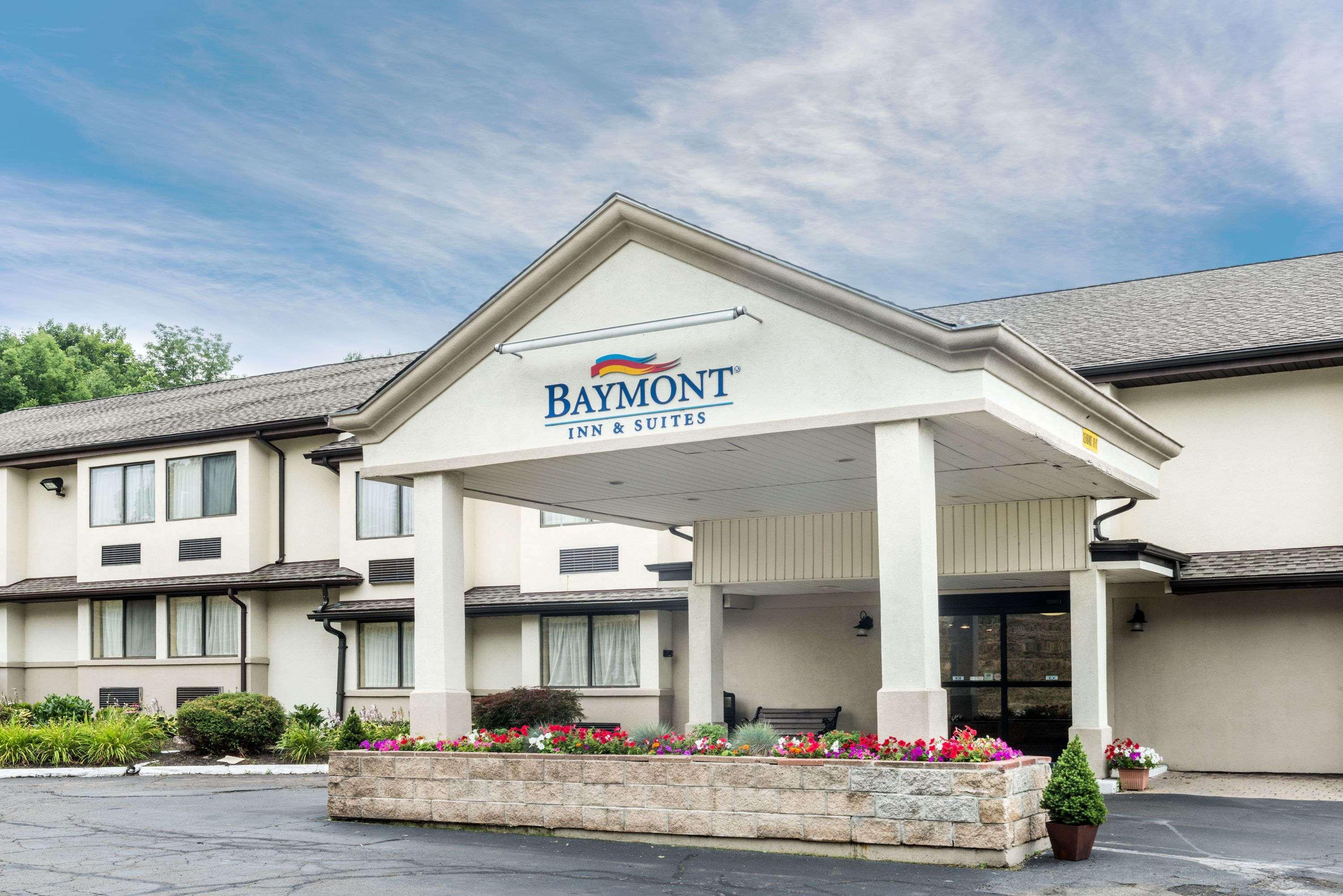 Baymont By Wyndham Branford/New Haven Hotel Екстериор снимка